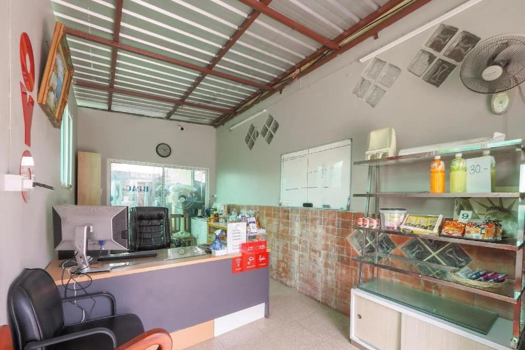 Oyo 75416 Rama3 Sunrise Hostel Bangkok Esterno foto